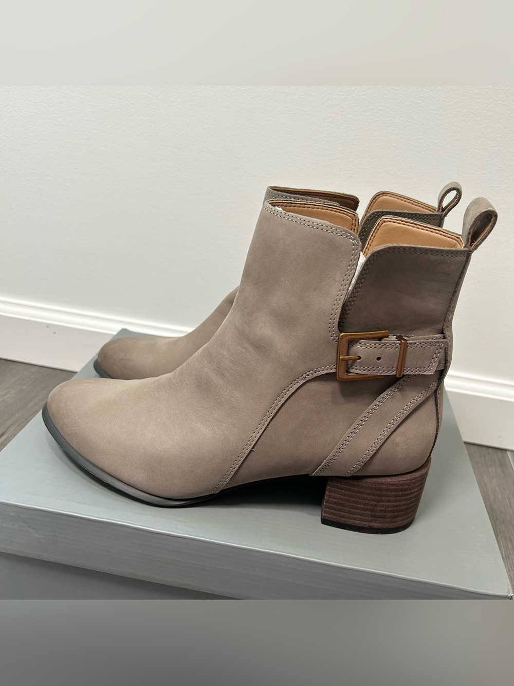Vionic Sienna Ankle Boots Size 9, Waterproof, Grey Leather, Comfort